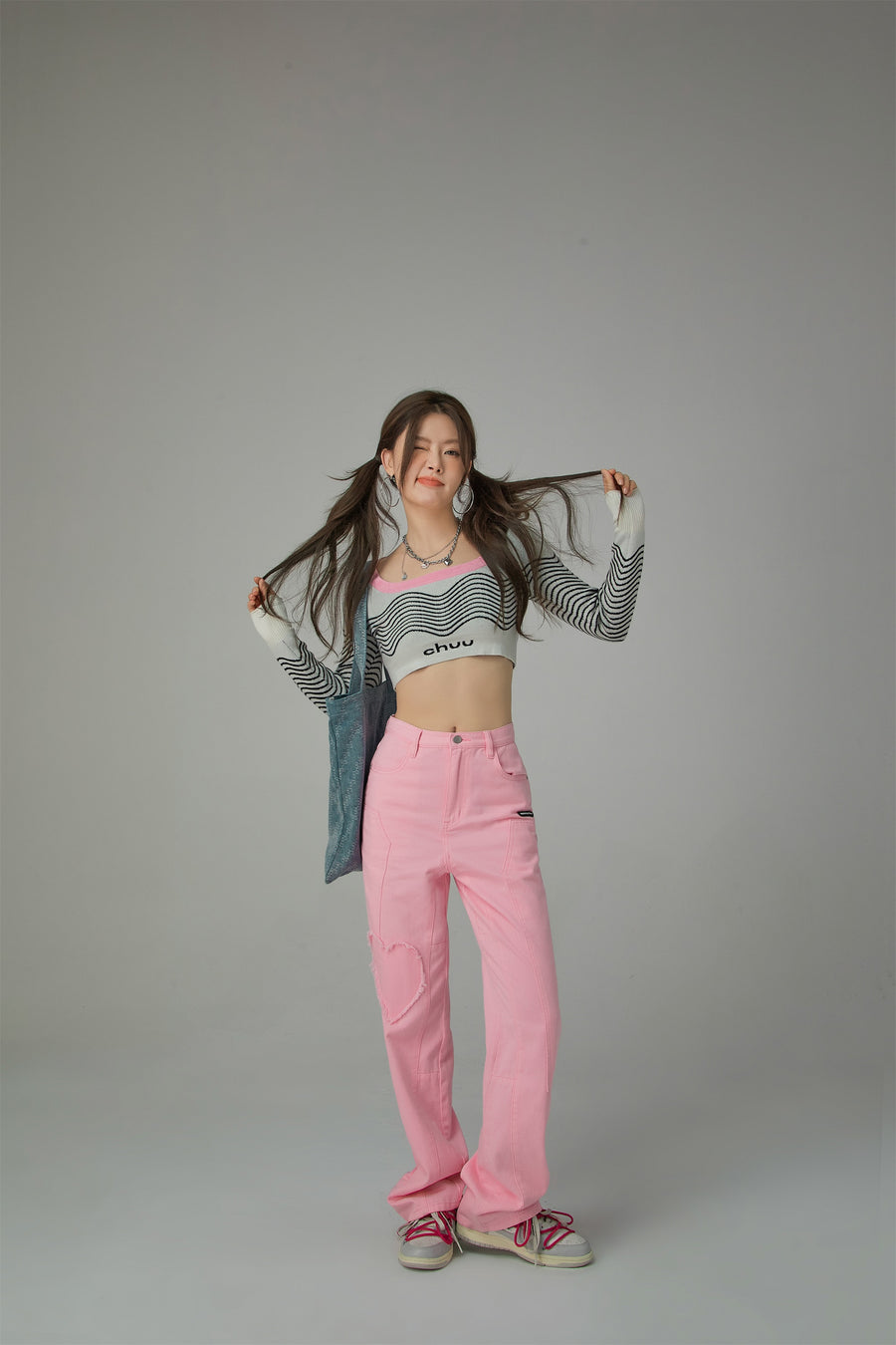 CHUU Chuu Wavy Pattern Crop Knit Sweater