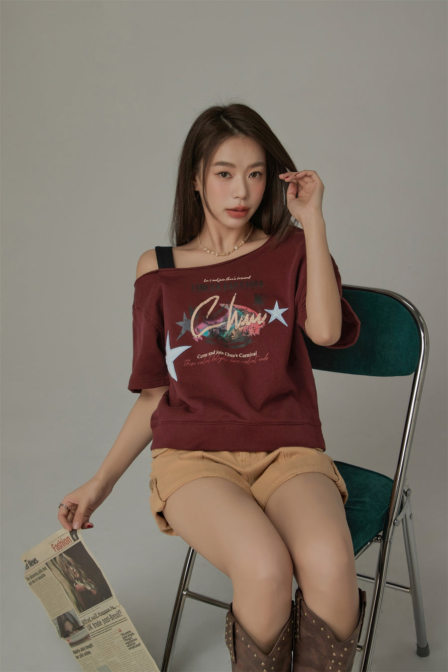 CHUU Chuu Circus Off Shoulder Unbalanced Sweatshirt