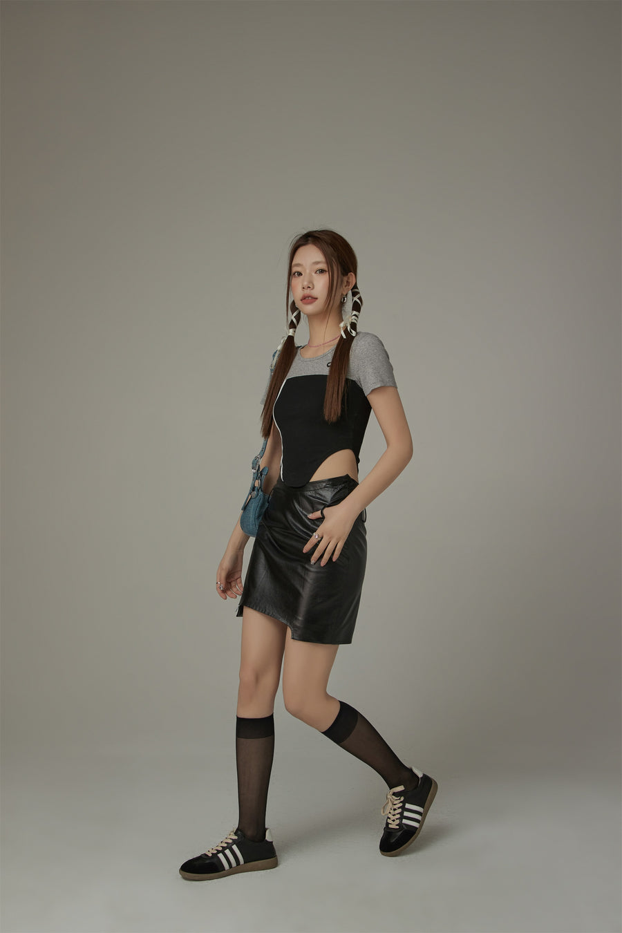 CHUU Contrast Cropped T-Shirt