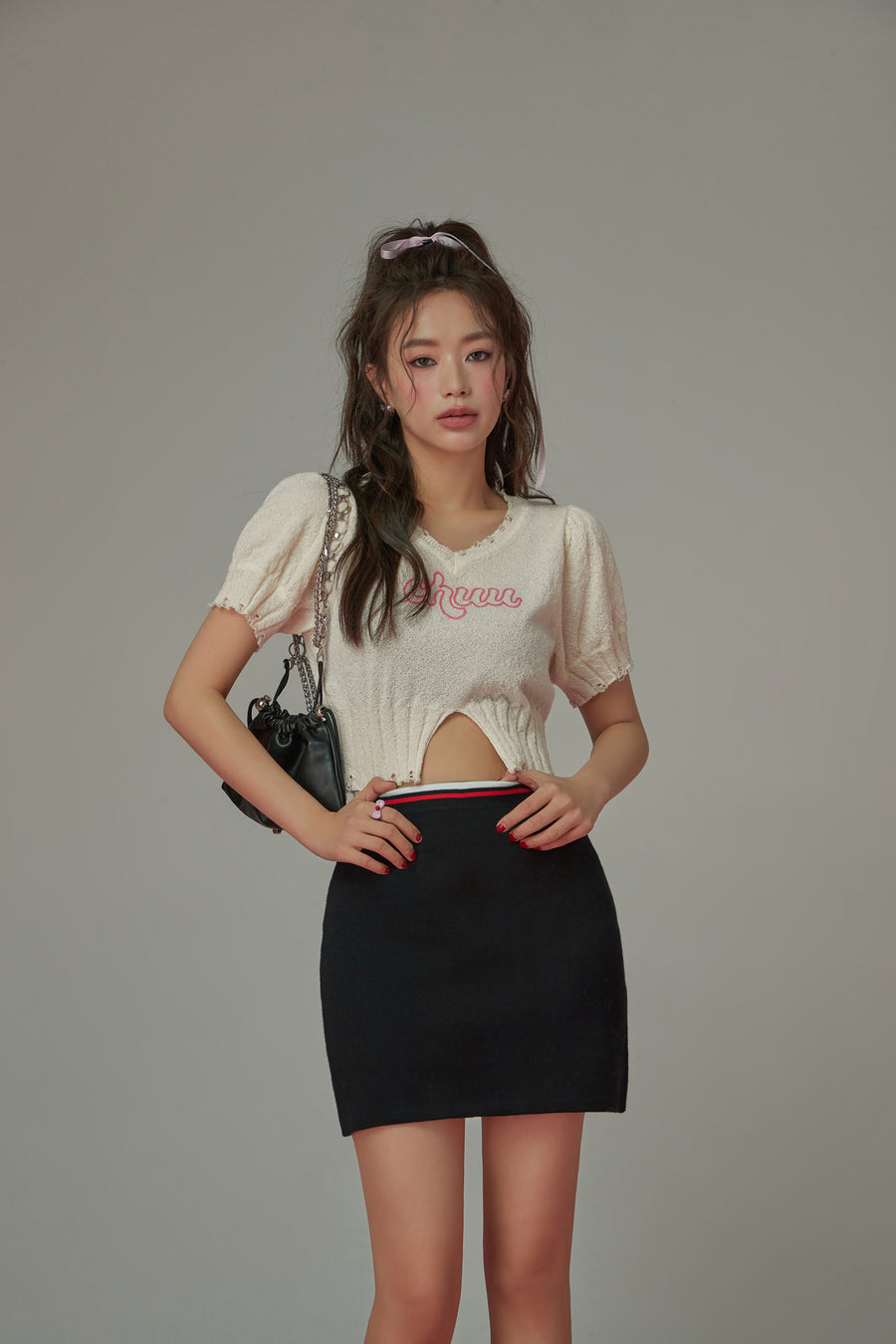 CHUU Embroidered Split Cropped Knit Top