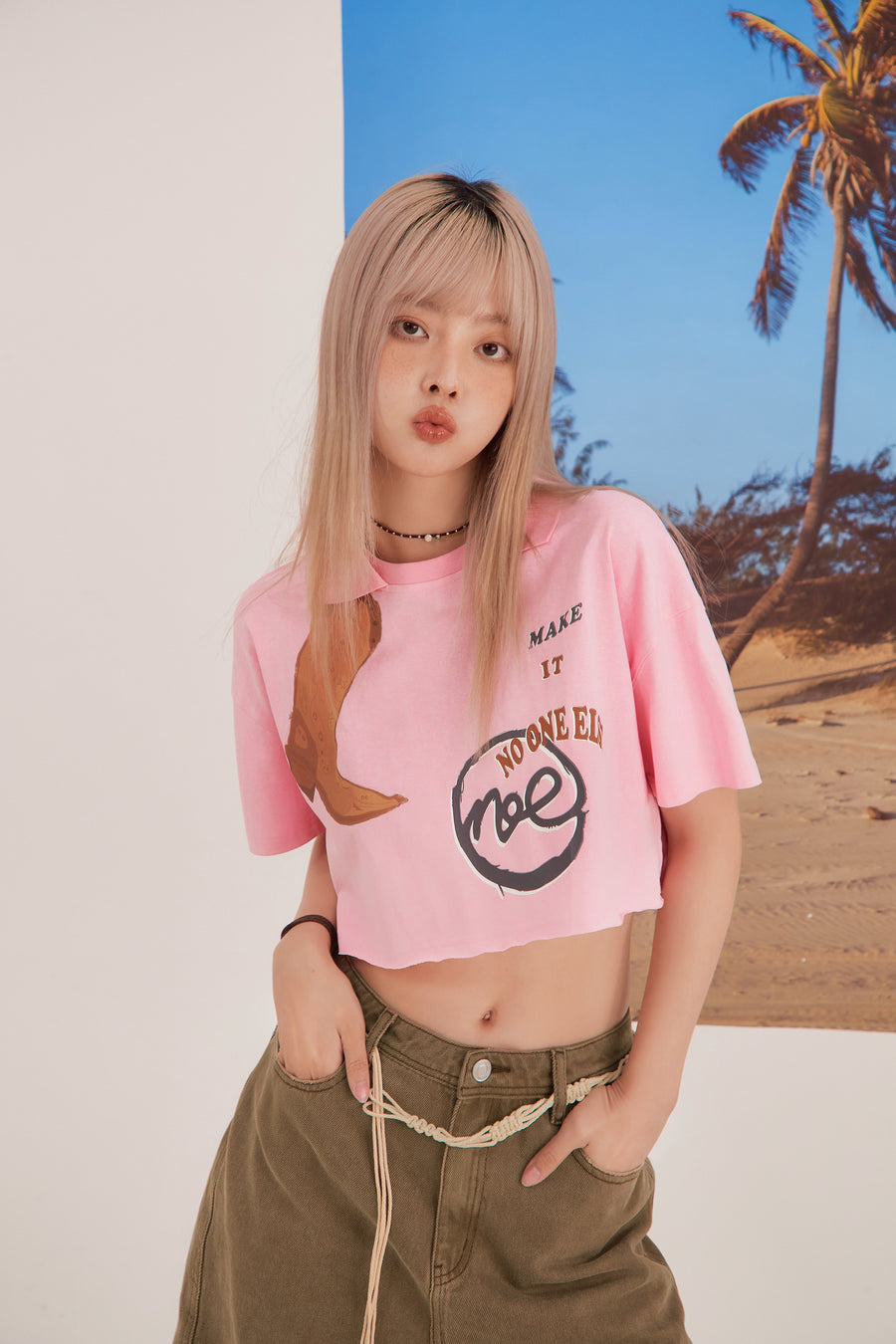 CHUU Boot Print Cut Crop T-Shirt