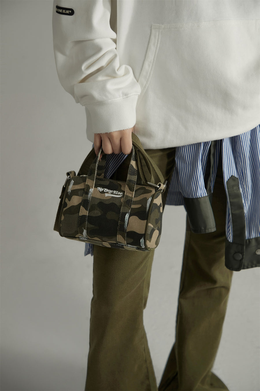 CHUU Camouflage Crossbody Bag