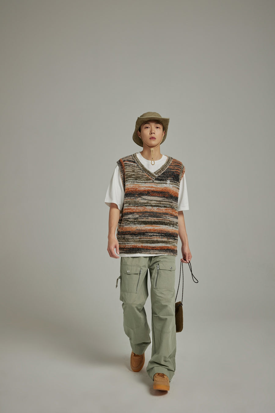 CHUU Mixed Color Blur Stripes Knit Vest