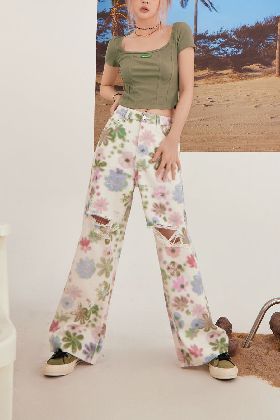 CHUU Split Flower Bootcut Denim Pants