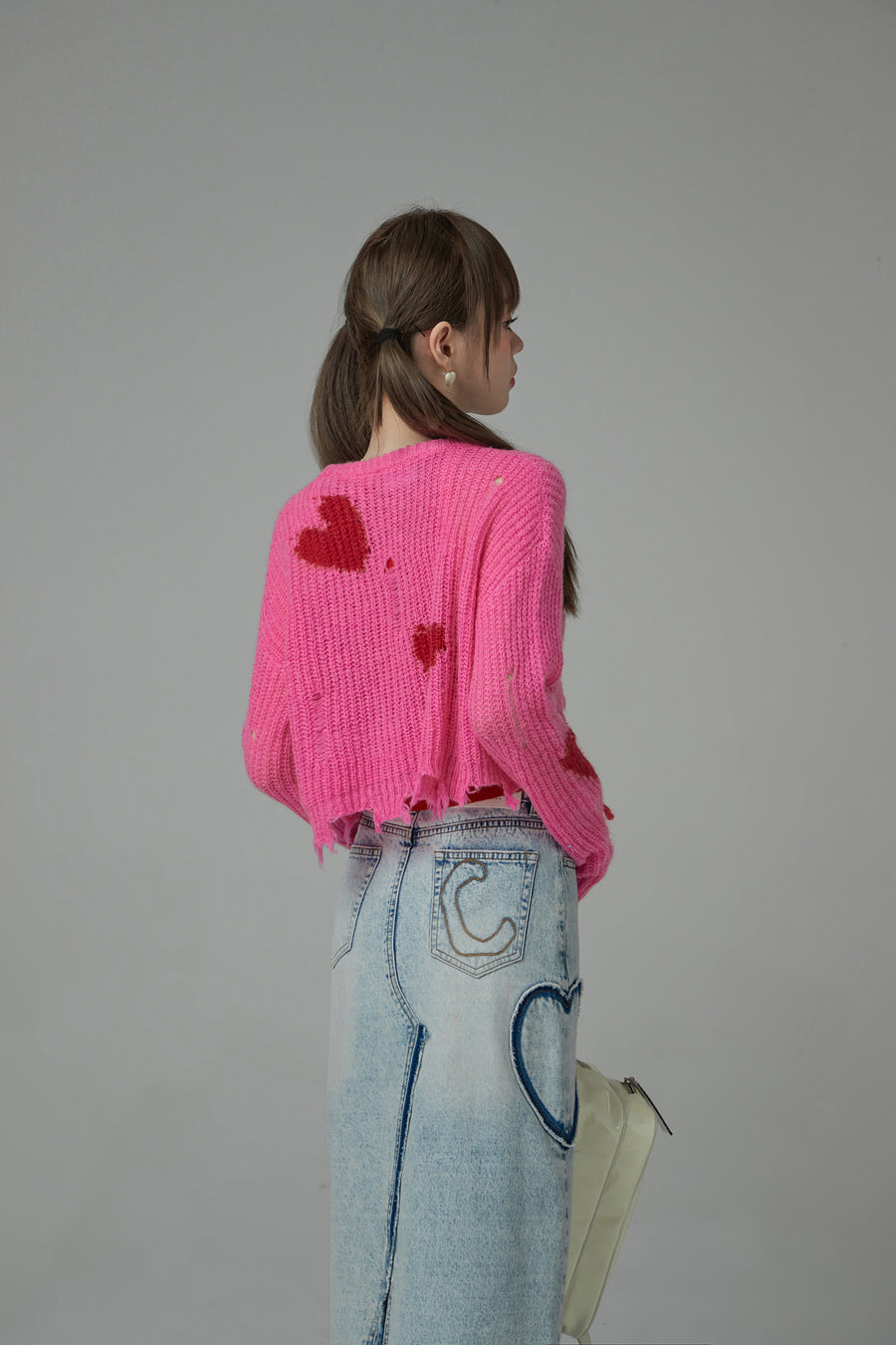 CHUU Distressed Heart Cropped Knit Sweater