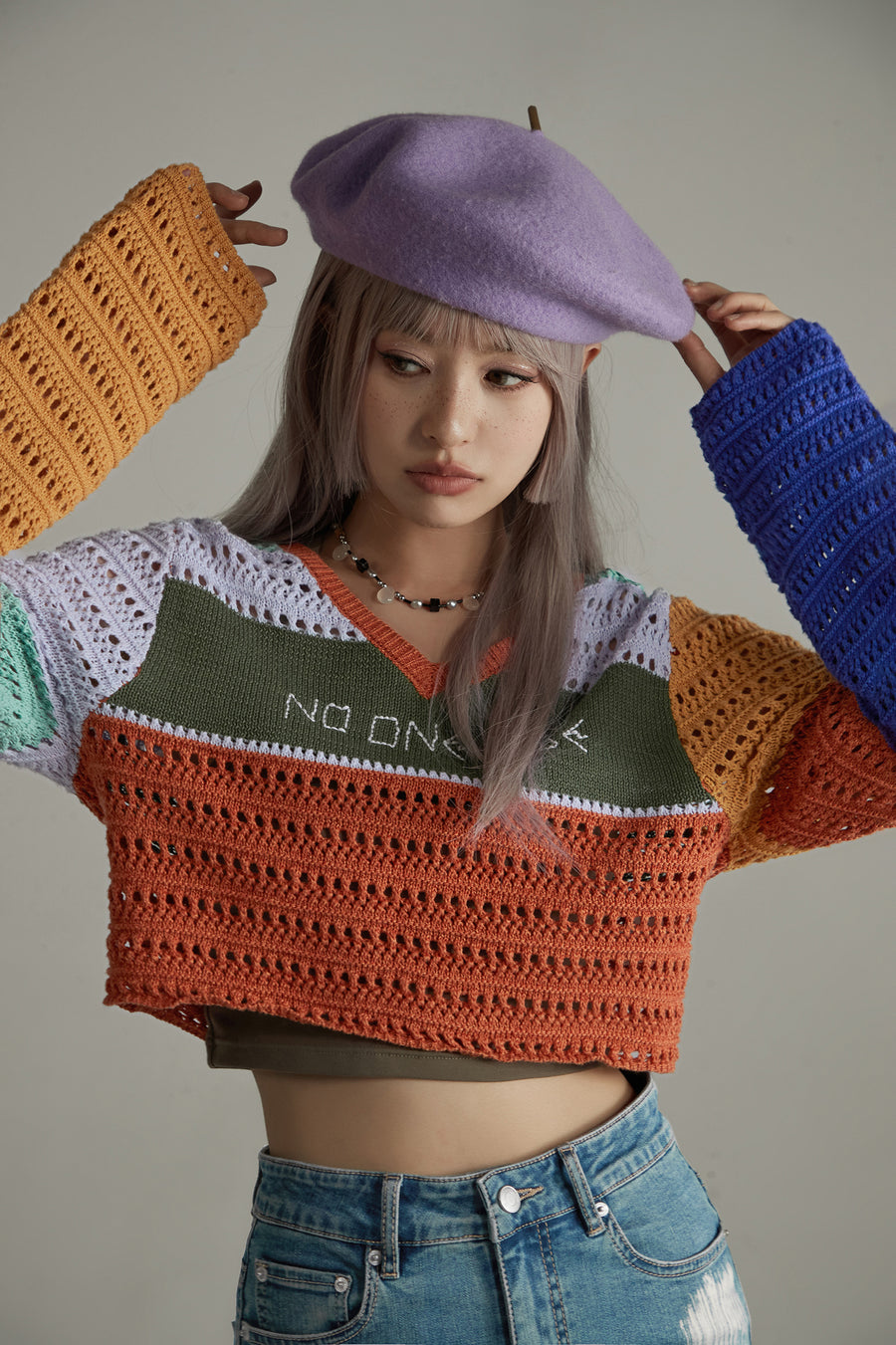 CHUU V-Neck Hole Knitted Color Knit Sweater