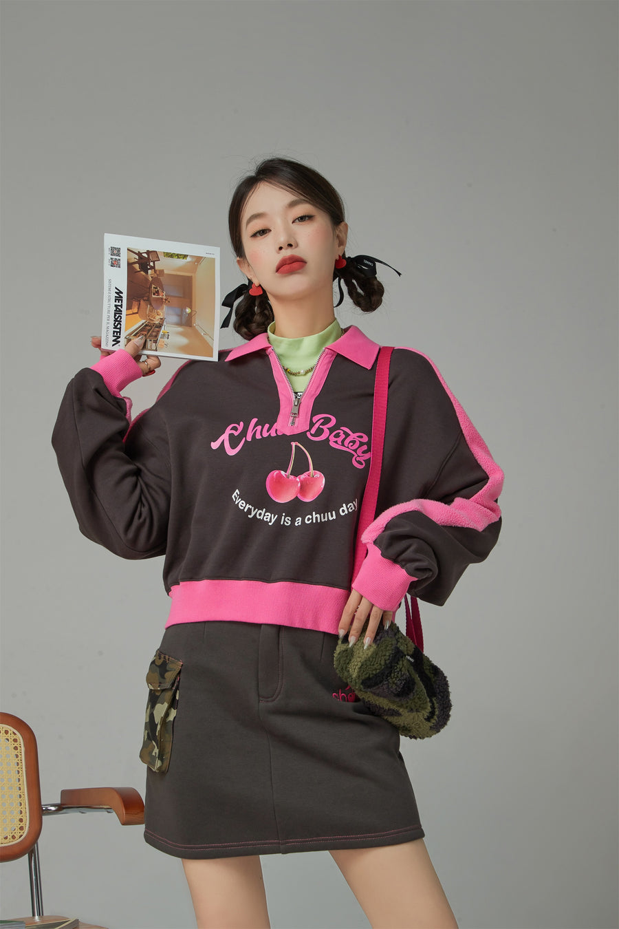 CHUU Your Favorite Girl Cherry Fleece Loose Sweatshirt