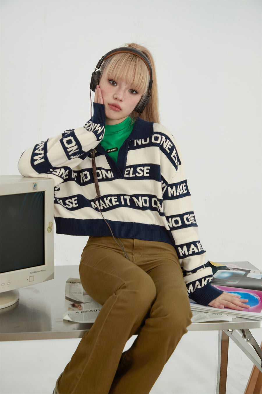 CHUU Noe Lettering Open Collar Knit Sweater