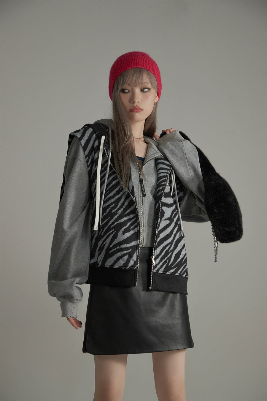 CHUU Zebra Zip-Up Vest Hoodie