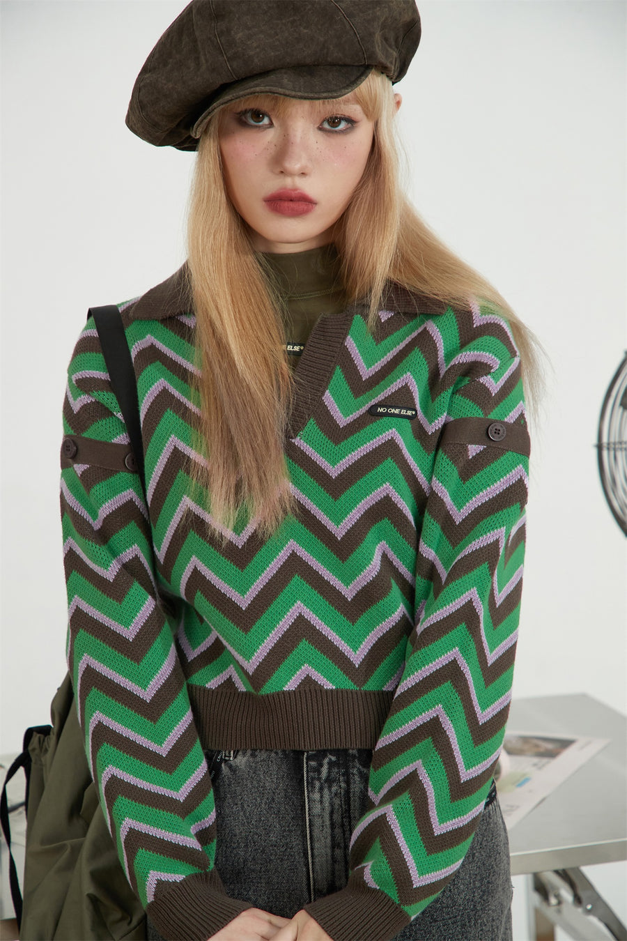 CHUU Zig Zag Colored Stripe Knit Sweater