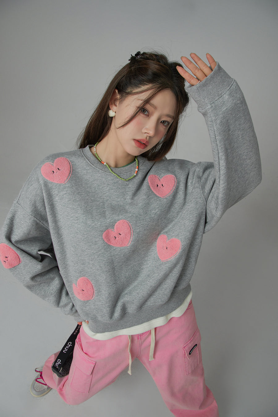 CHUU In The Crowd Heart Sweatshirt