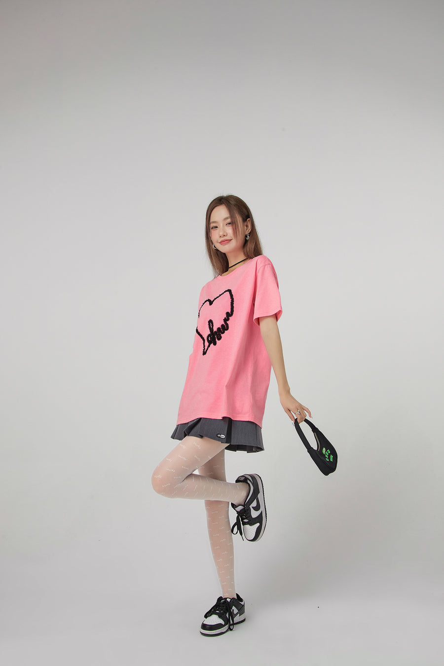 CHUU Chuu Lace Heart Loosefit T-Shirt