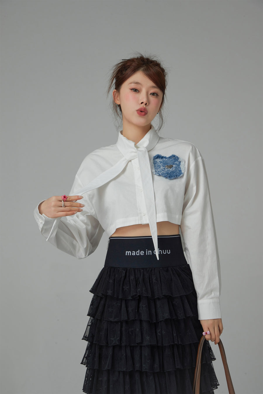 CHUU Heart Denim Pocket White Crop Shirt