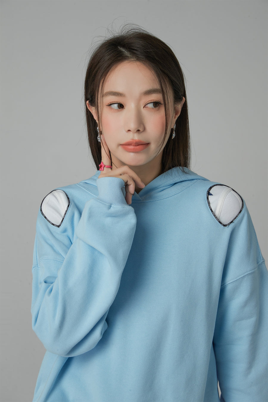 CHUU Cutout Shoulder Hoodie