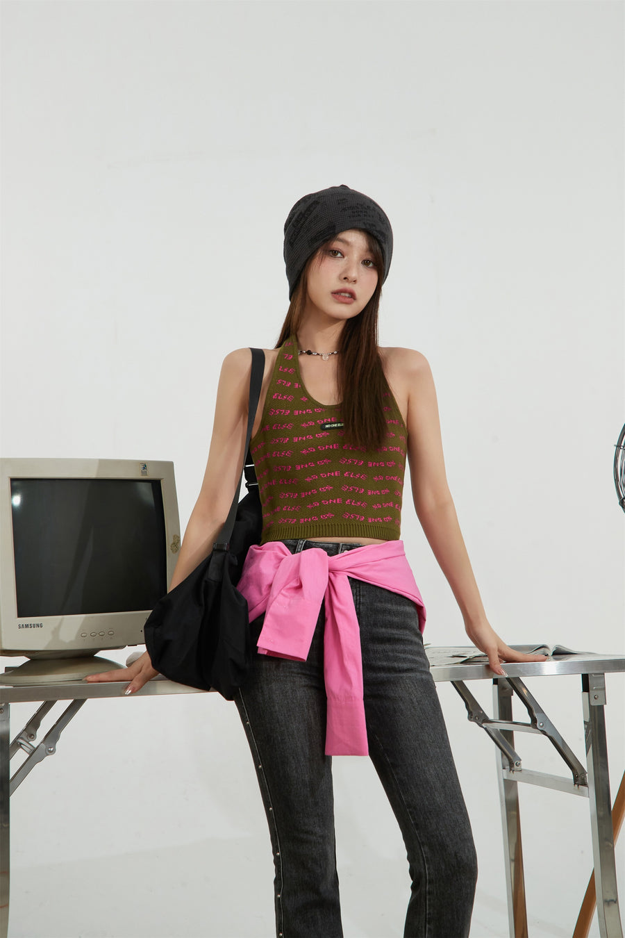 CHUU Noe Lettering Knit Halter Top