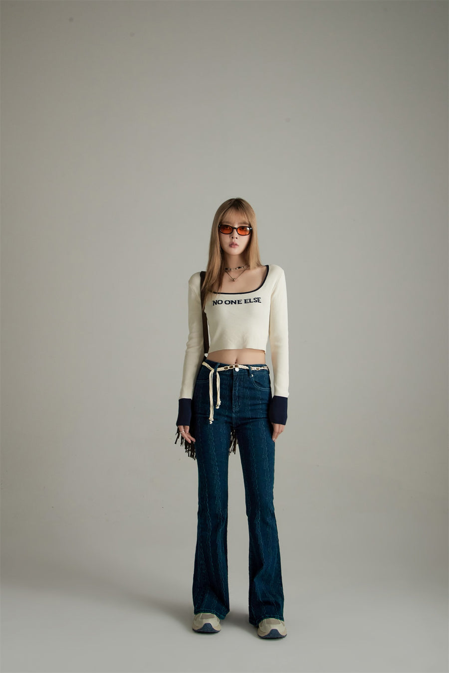 CHUU Round Neck Lettering Long Sleeve Crop Knit Top