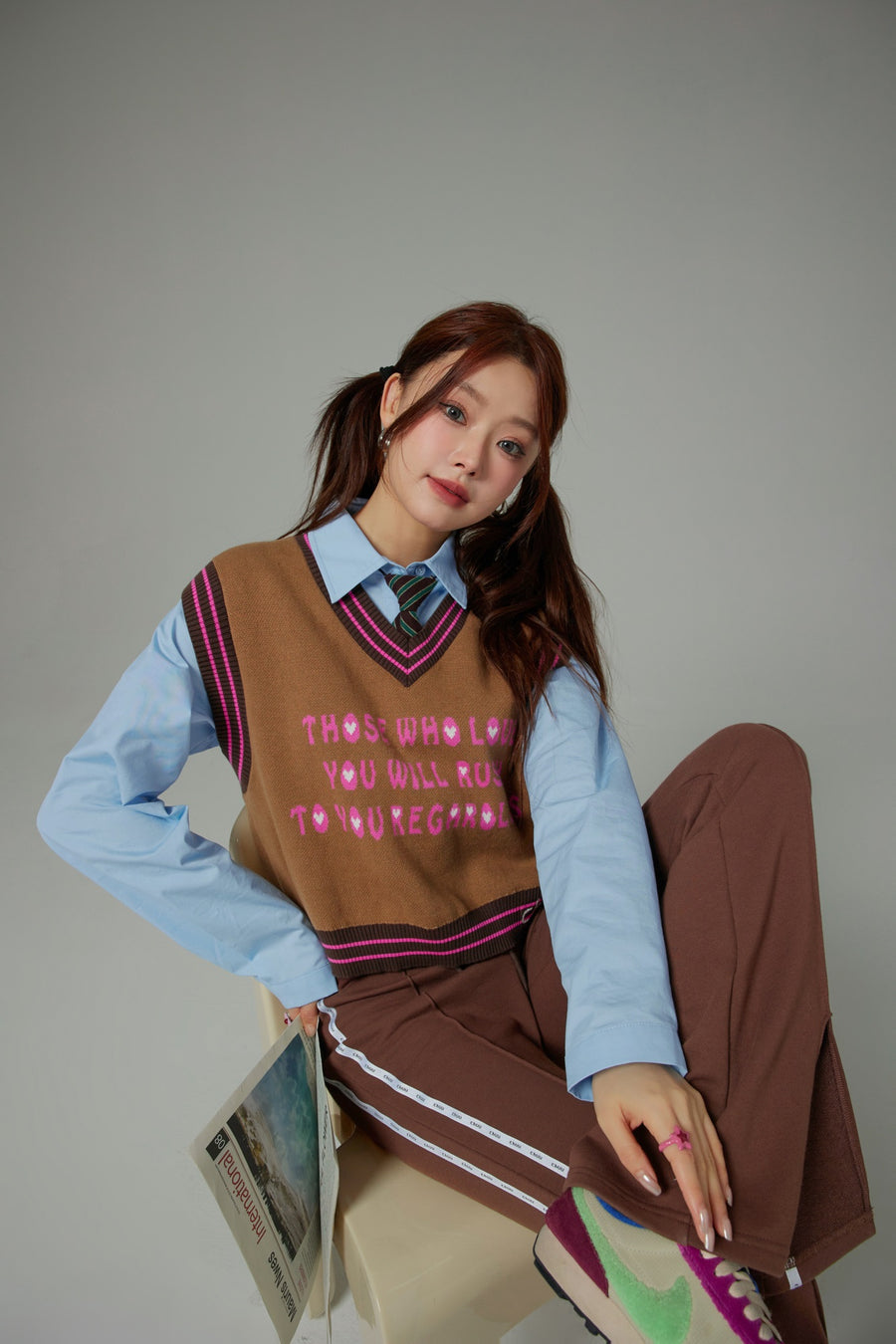 CHUU Those Who Love You V-Neck Knit Vest