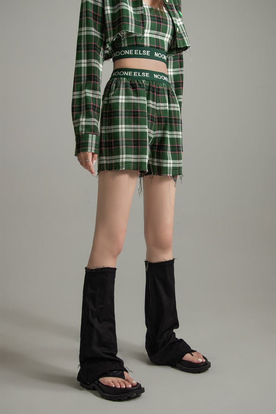 CHUU Scottish Check Raw Hem Shorts