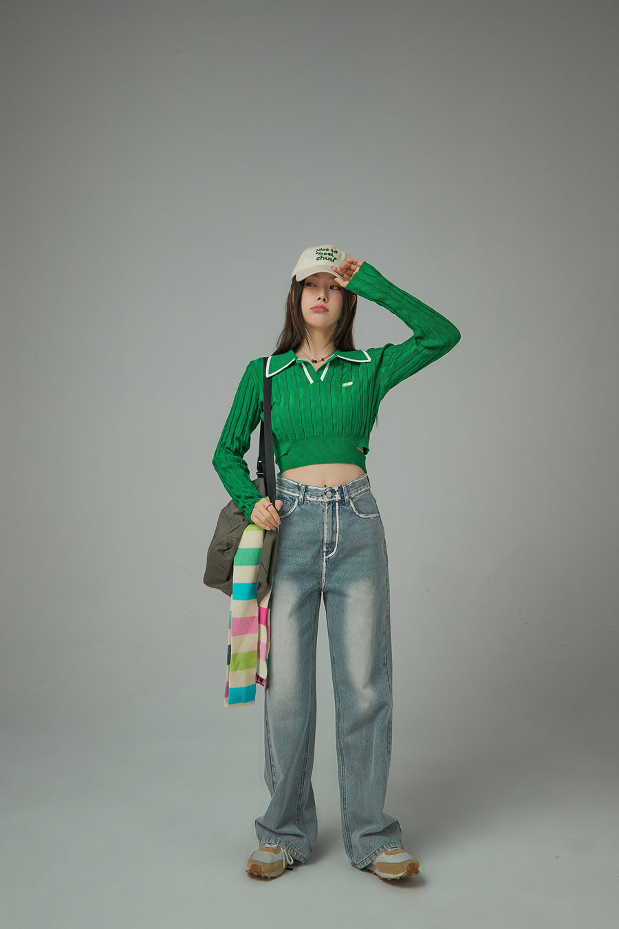 CHUU Enjoy The Breeze V-Neck Cropped Knit Top