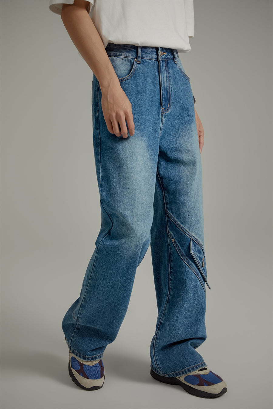 CHUU Knee Pocket Washed Wide Straight Jeans