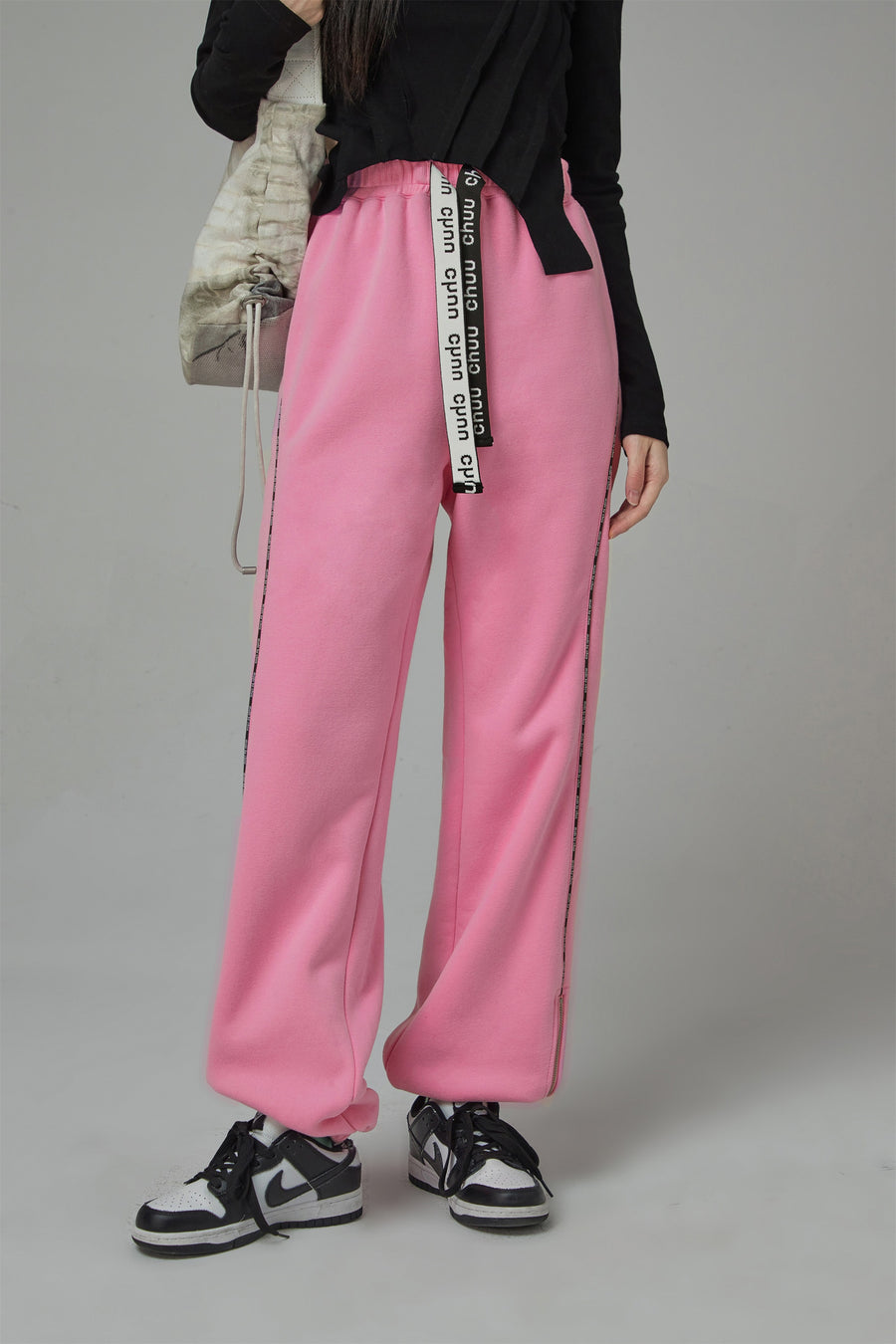 CHUU Chasing Love High-Waisted Jogger Pants