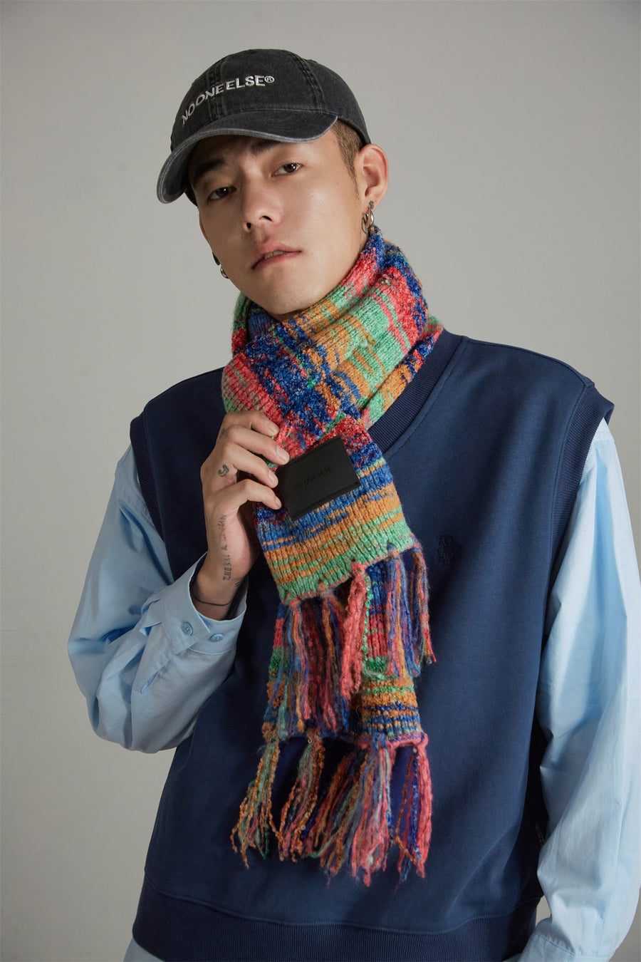 CHUU Rainbow Fringe Muffler