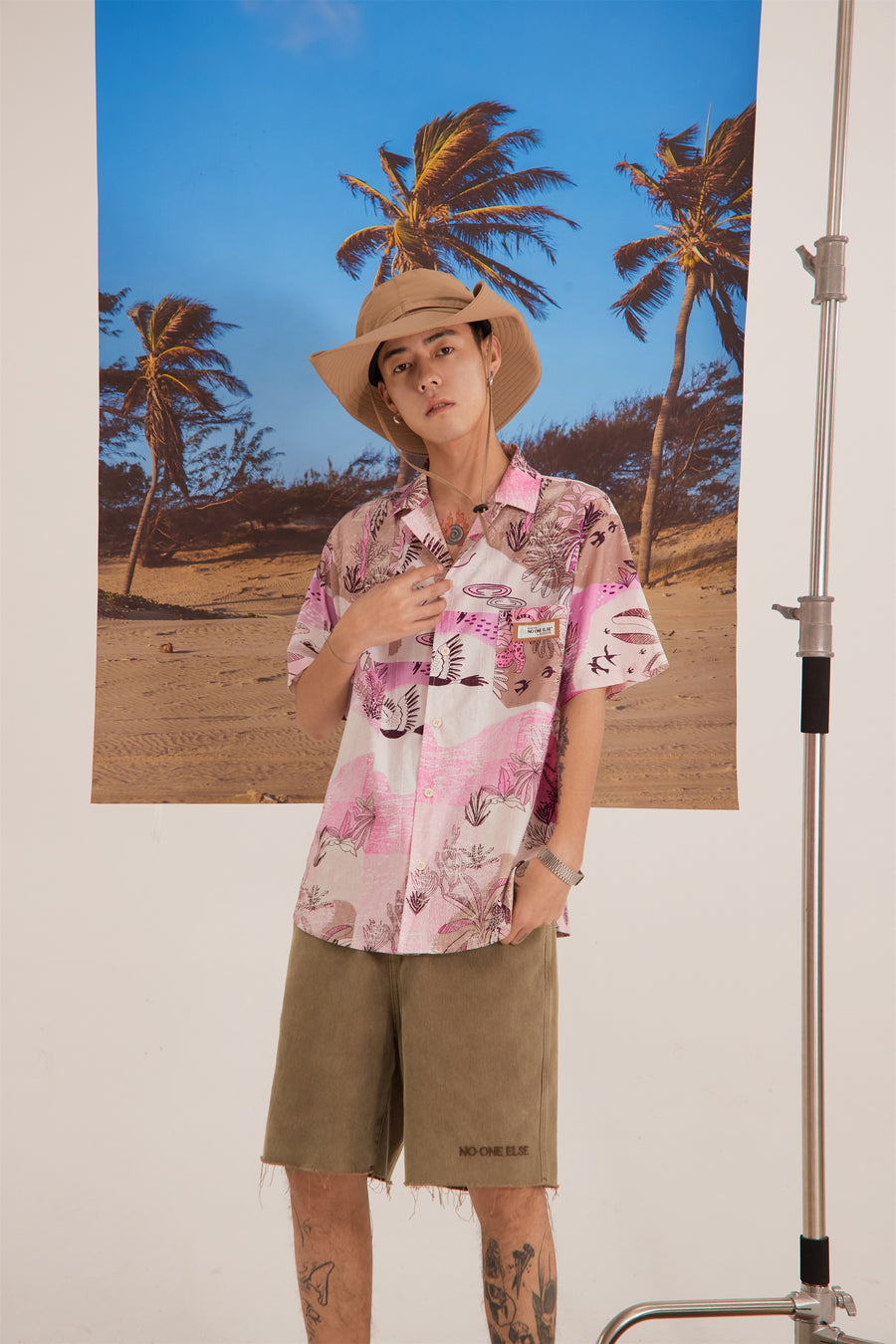 CHUU Holiday Hawaiian Print Shirt