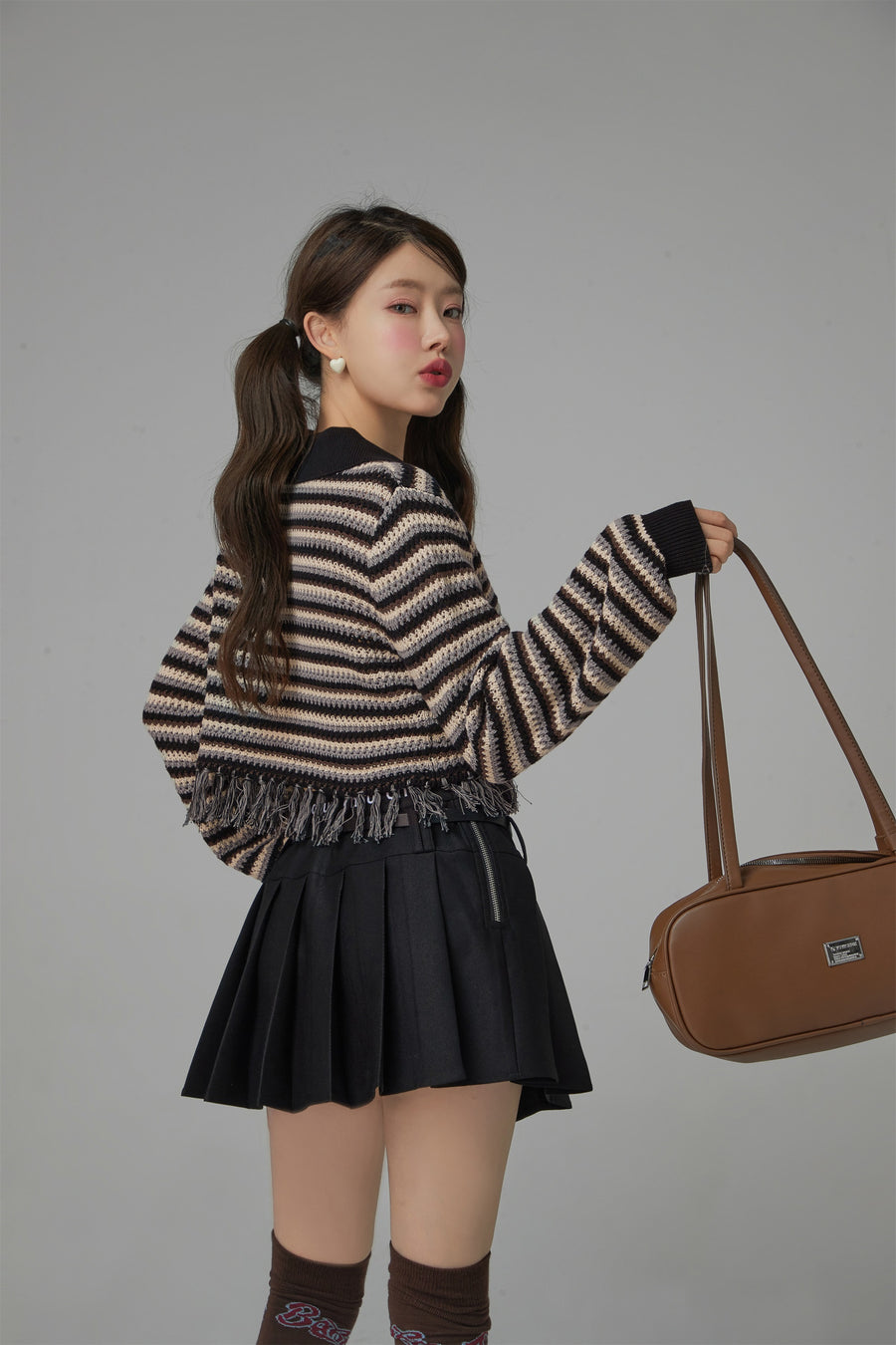 CHUU The Kiss Crochet Fringe Crop Sweater