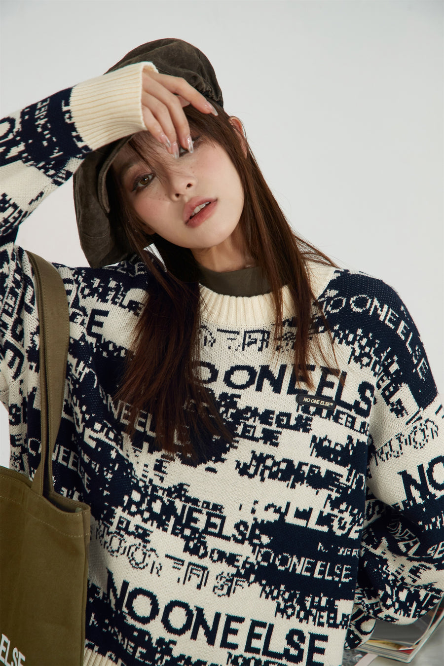 CHUU Noe Lettering Knit Sweater