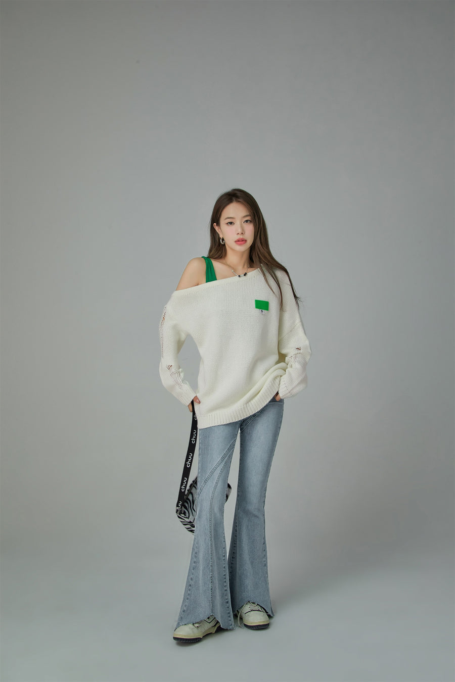 CHUU Let It Fall Off Shoulder Loose Knit Sweater