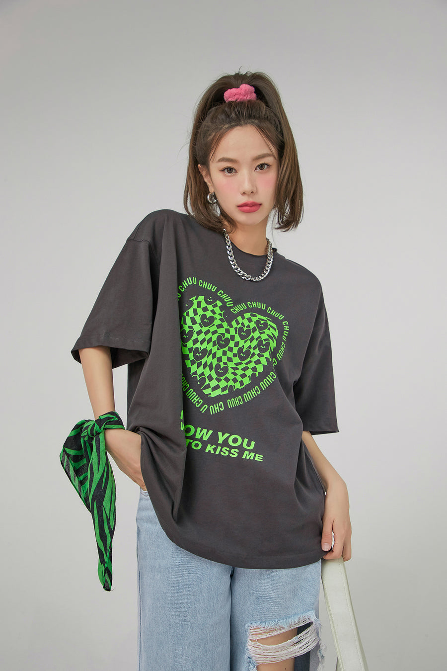 CHUU Kiss Me Check Heart Loosefit T-Shirt