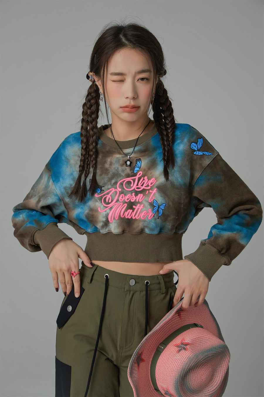 CHUU Printed Butterflies Cropped Sweatshirt