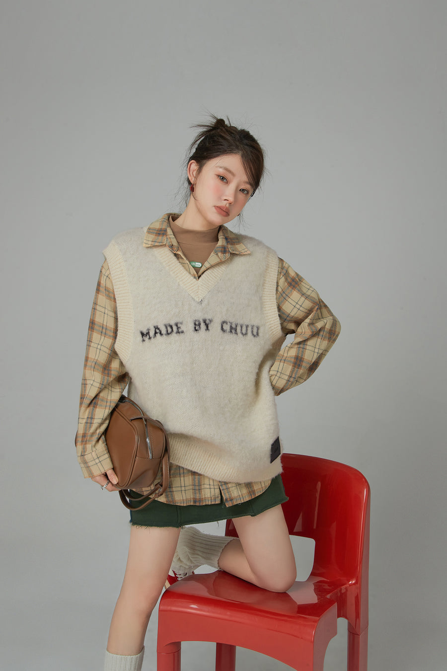 CHUU My Energy Is Right V-Neck Loose Fit Vest