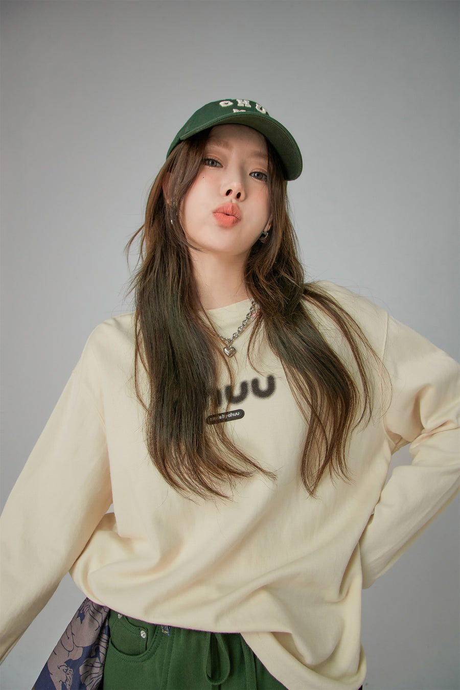 CHUU Blurry Long-Sleeved Sweatshirt