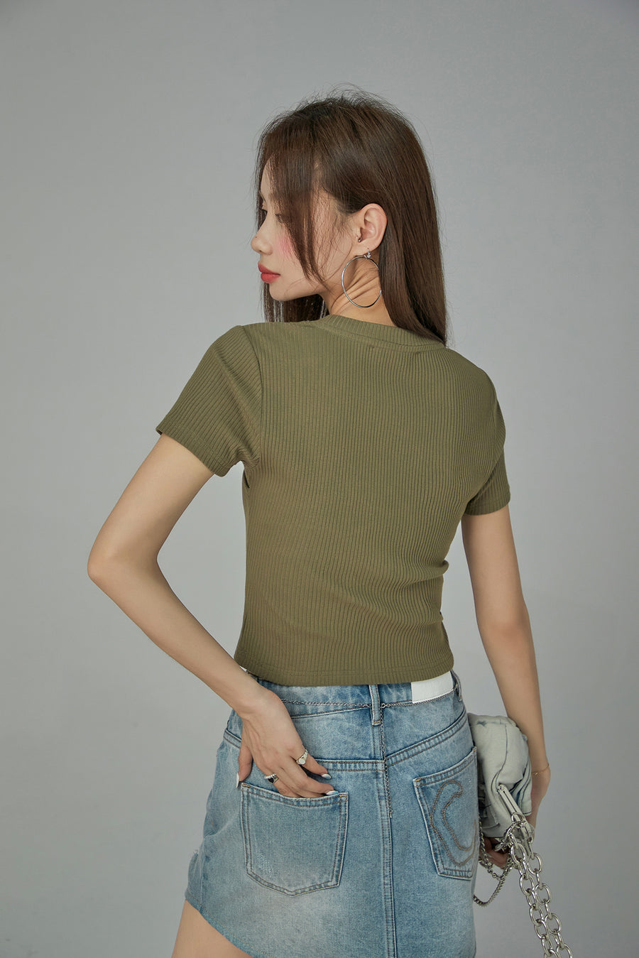 CHUU Cutout Front Hooks Short-Sleeved Top