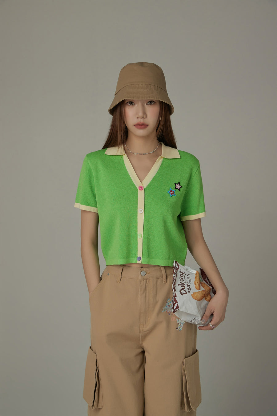 CHUU Star Open Collar Cropped Knit Top