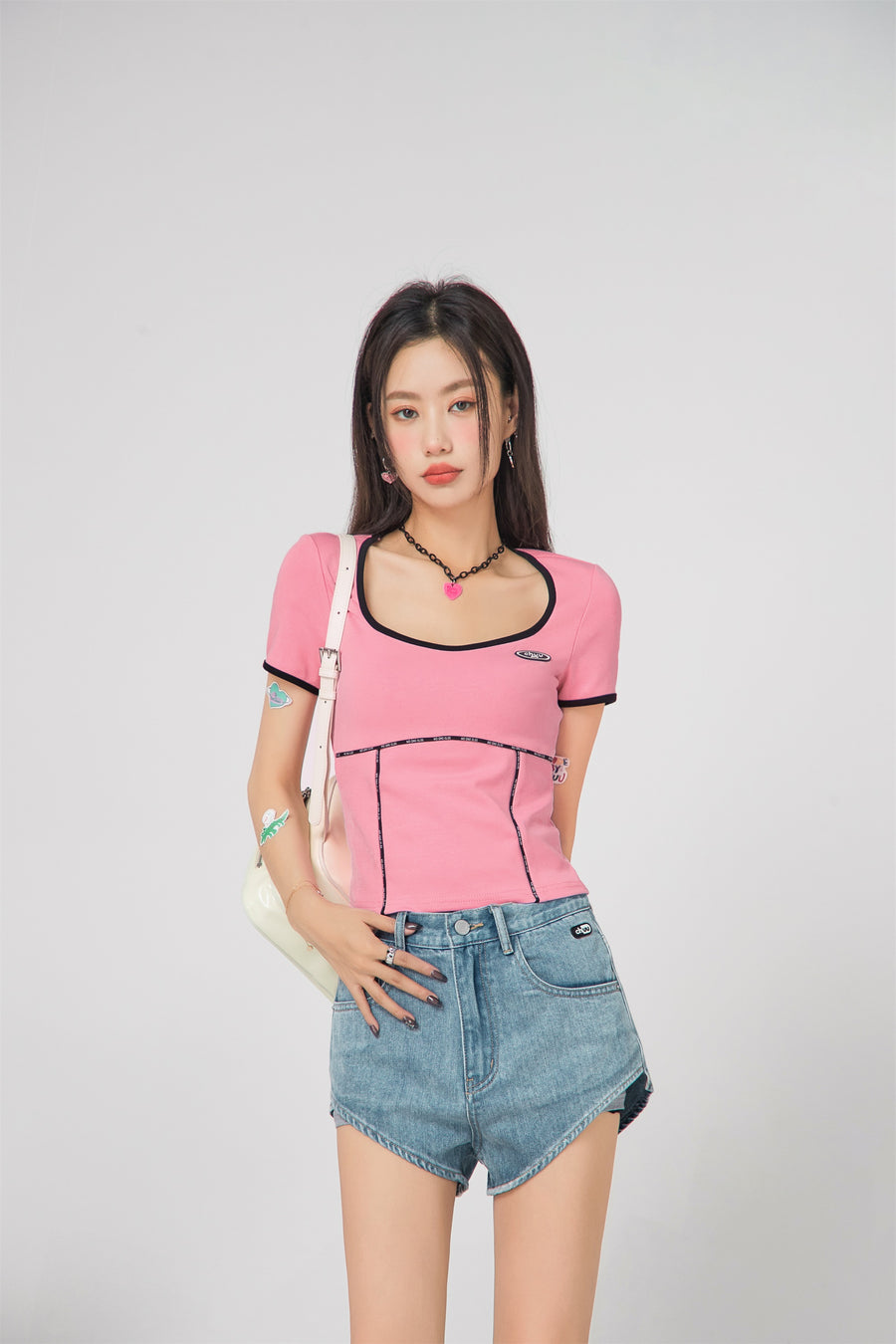 CHUU Square Simple Line T-Shirt