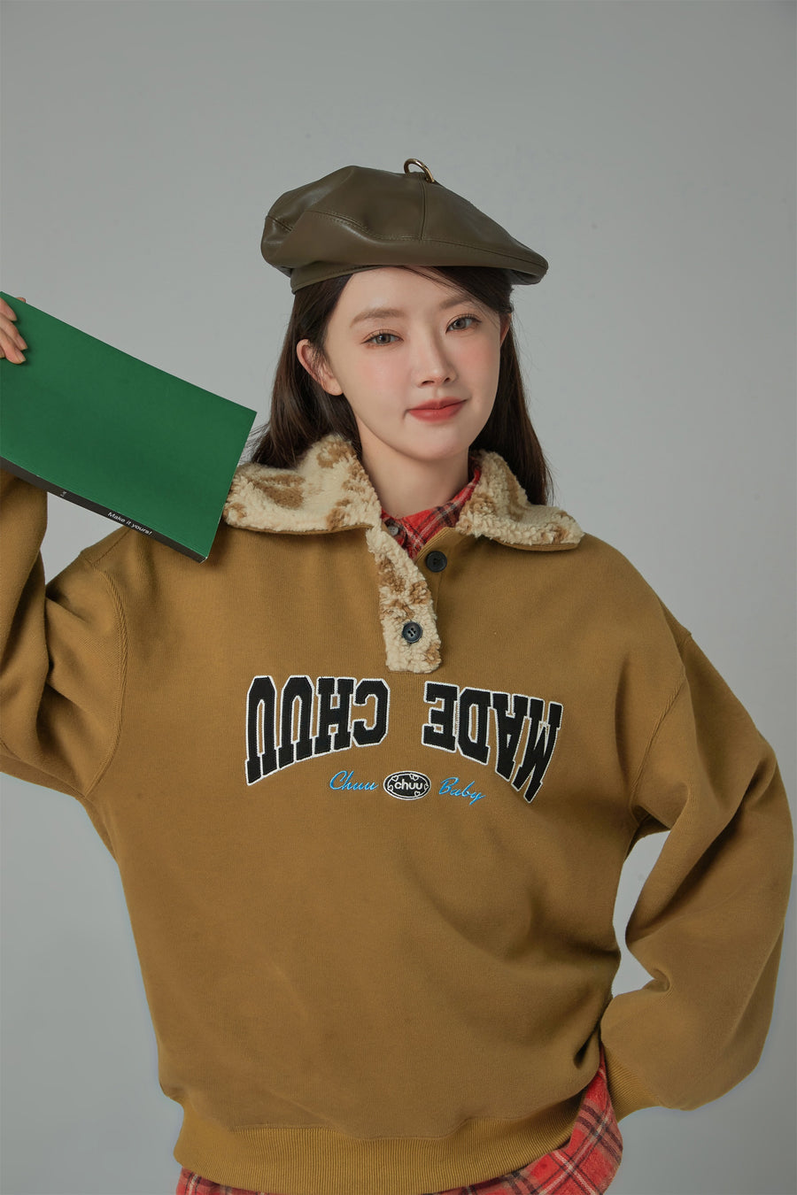 CHUU My Heart Is A Paradise Wool Collar Loose Fit Sweatshirt