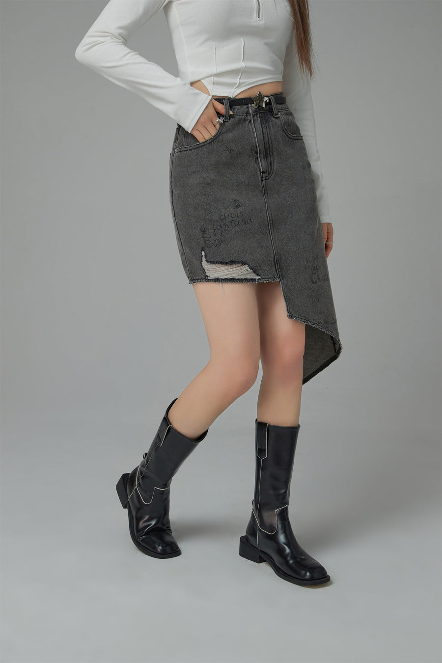 CHUU Unbalanced Denim Skirt