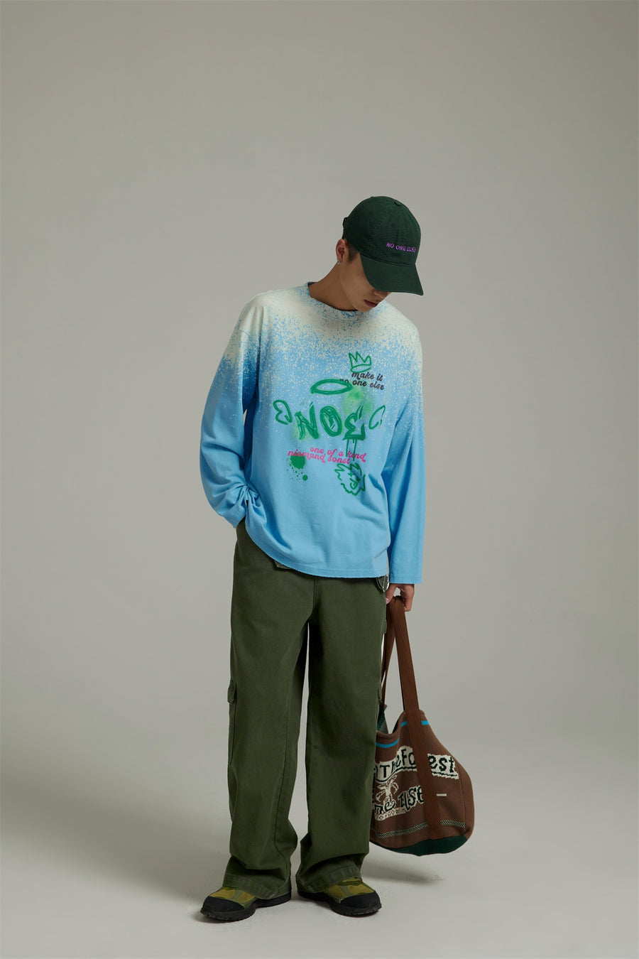 CHUU Angel Graffiti Logo Gradient Long-Sleeves Top