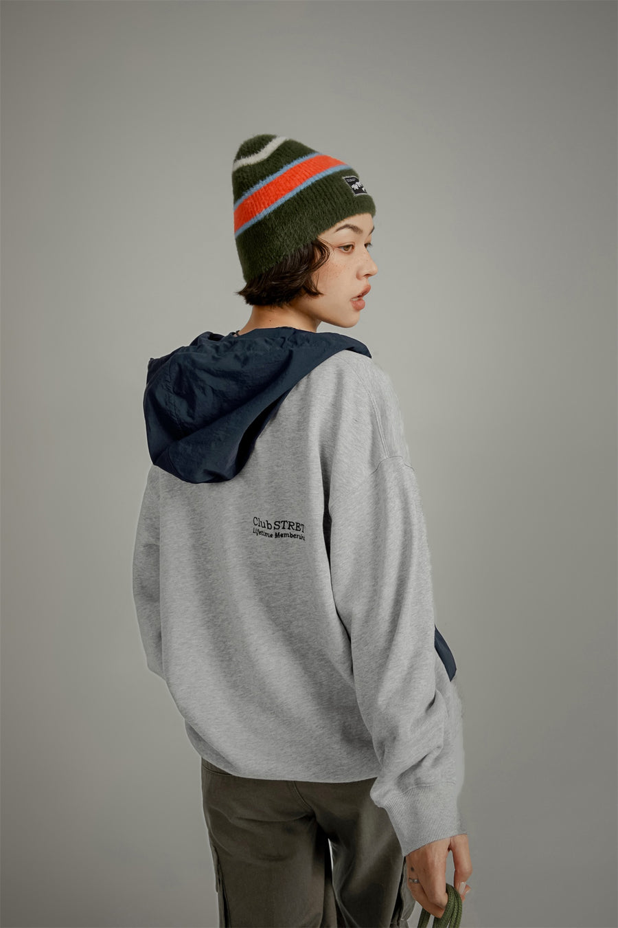 CHUU Noe Button Sweatshirt