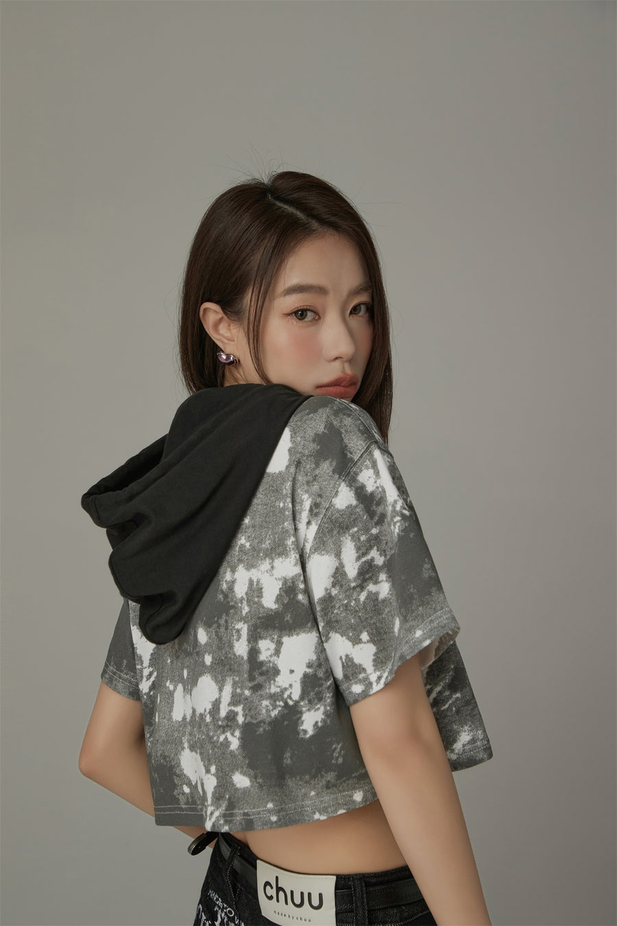 CHUU Contrast Cropped Hooded T-Shirt