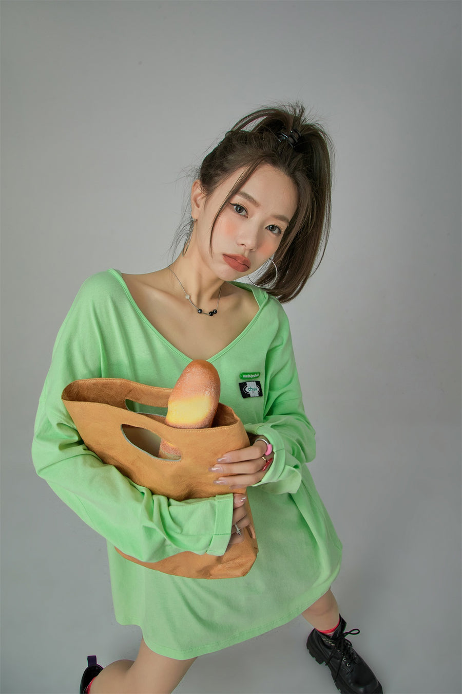 CHUU Off-Shoulder V Neck Loose Fit T-Shirt