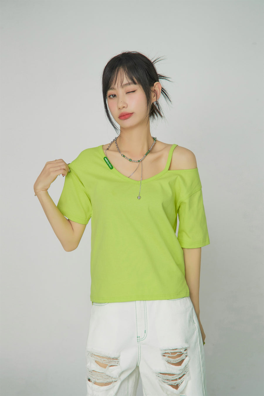 CHUU Makes Me Think Of You Cutout Top