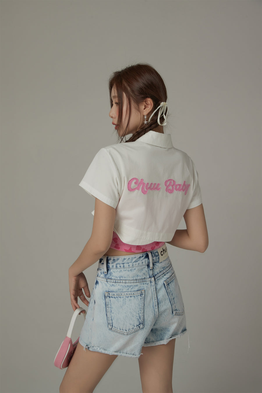 CHUU Unbalanced Chuu Baby Cropped Shirt