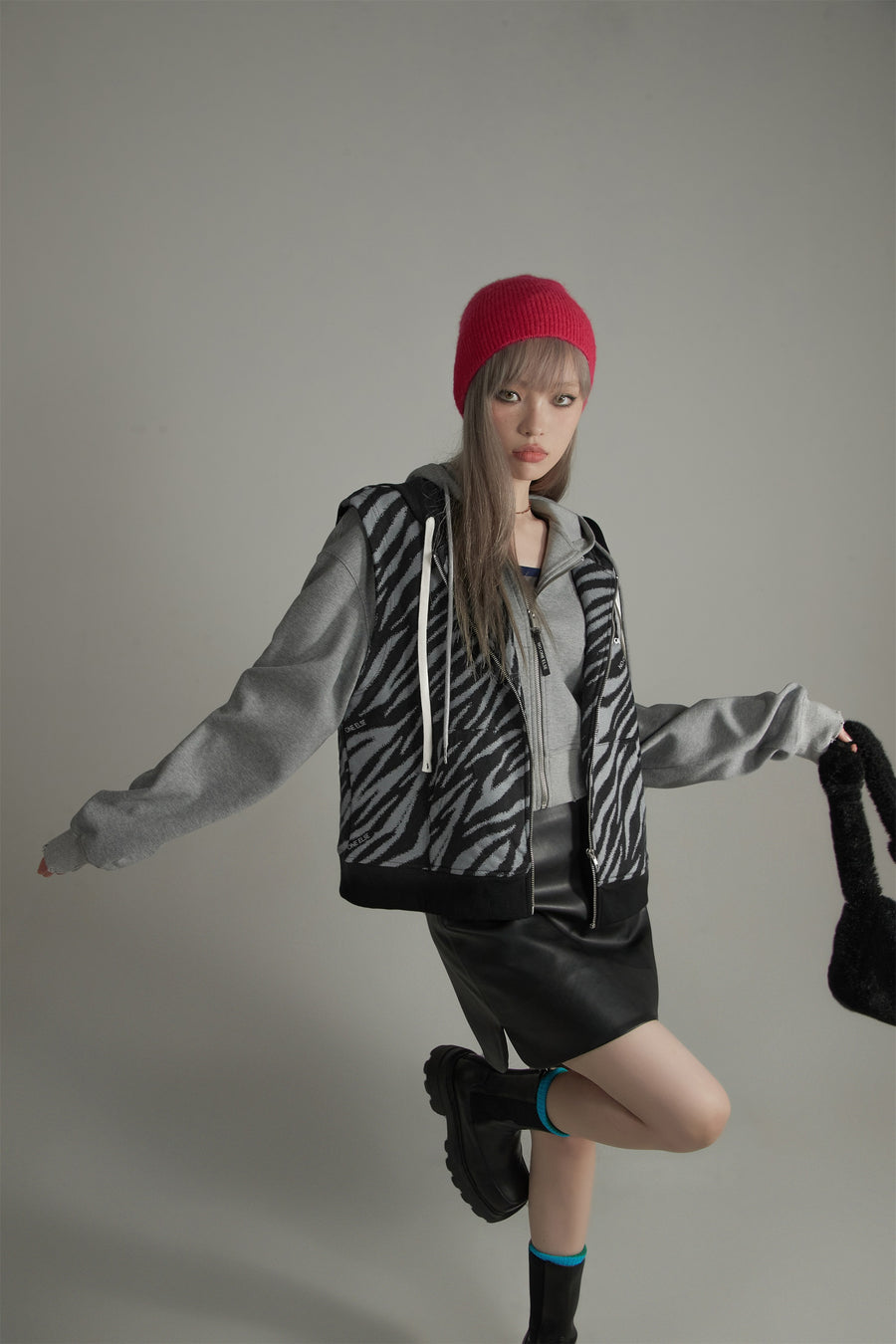 CHUU Zebra Zip-Up Vest Hoodie