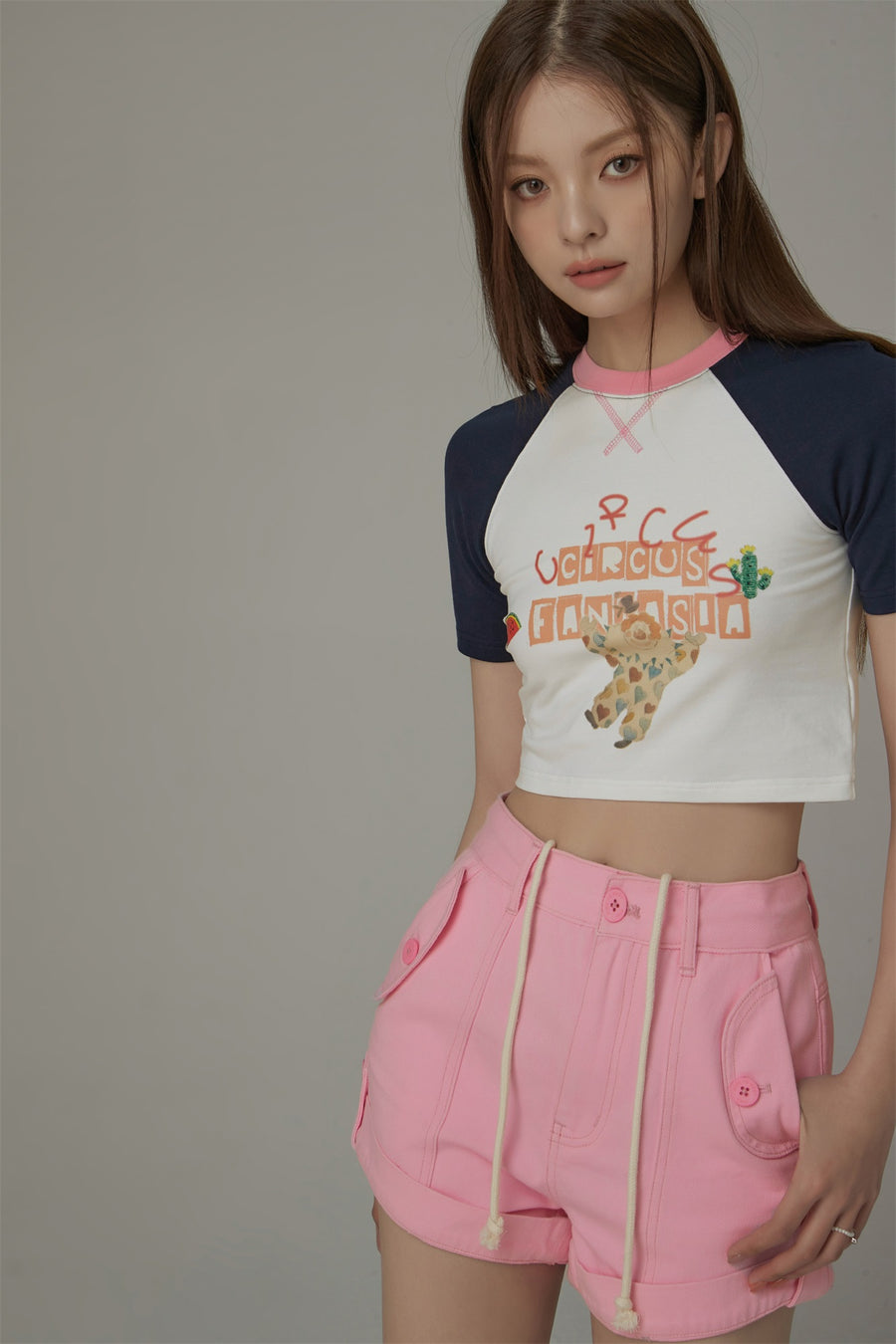 CHUU Chuu Circus Contrast Raglan Cropped T-Shirt