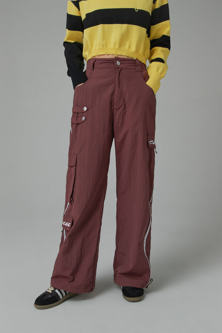 CHUU Chuu Lettering Two Way Leg Wide Cargo Pants