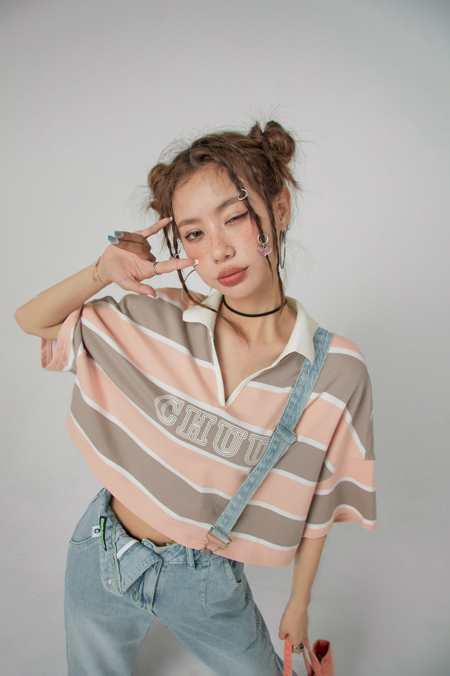 CHUU V-Neck Stripe Crop T-Shirt