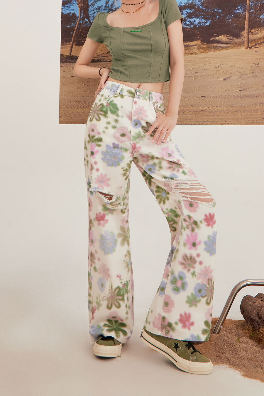 CHUU Split Flower Bootcut Denim Pants